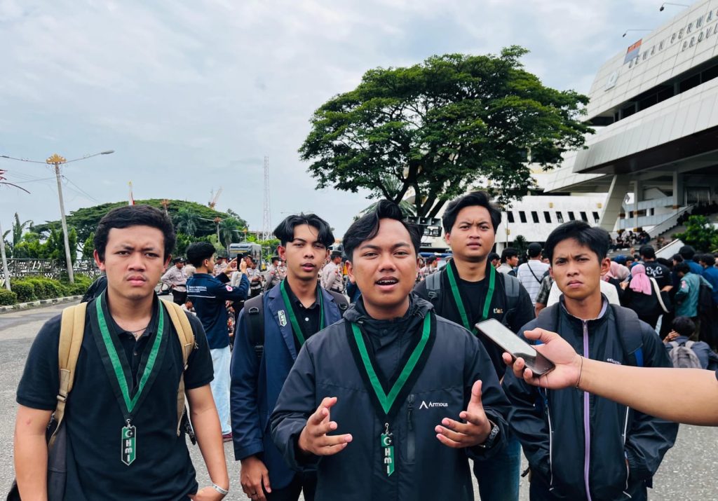 78f51880-a7f2-43f5-9aa0-5352baa6a6ba